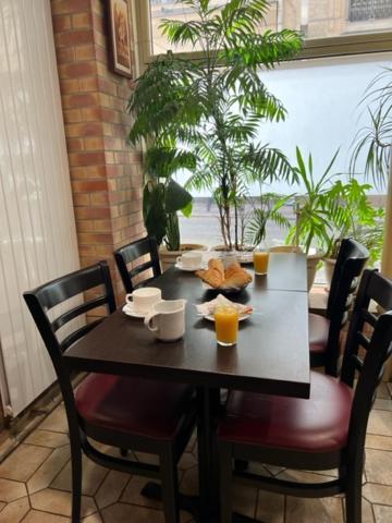 Hotel Jarry Confort Paris Luaran gambar